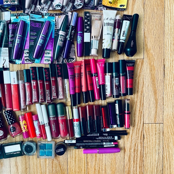 Bundle beauty makeup 100 pieces!!!! - Picture 5 of 13